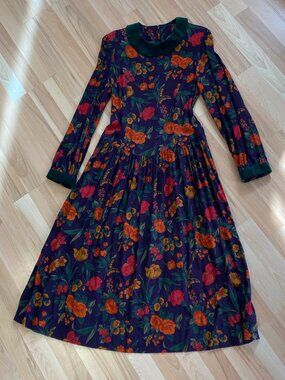 Vintage wool blend midi dress with velvet trim. S - M